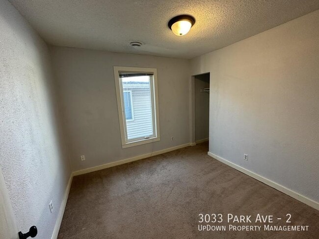 Building Photo - 3033 Park Ave