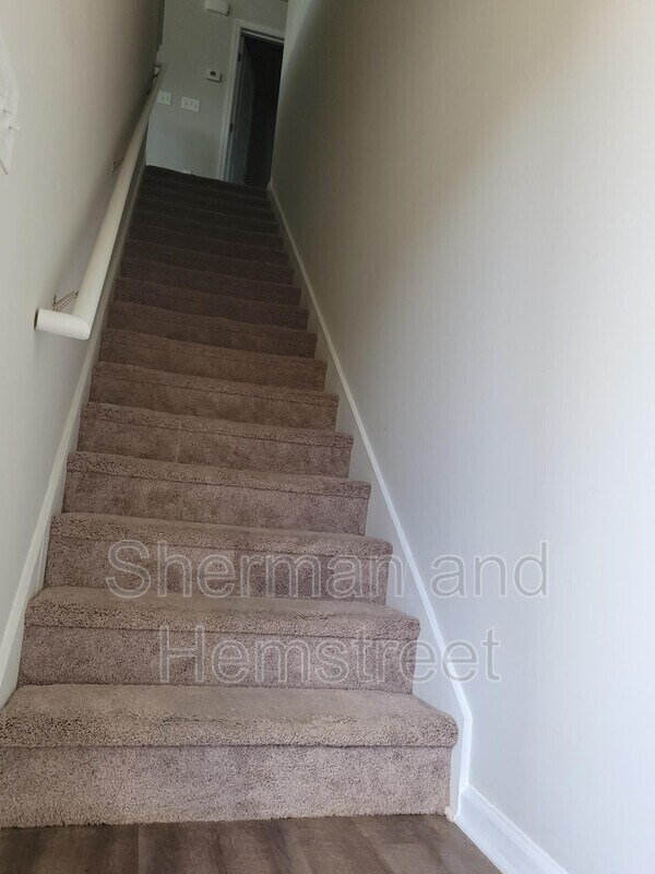 Foto del edificio - 663 Dobhill Ln