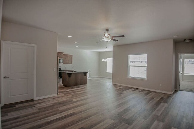 Building Photo - 765 Shadowleaf Ave