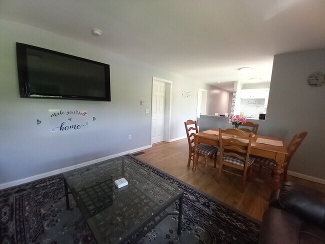 Comedor/Sala de estar - 83 Mott Rd