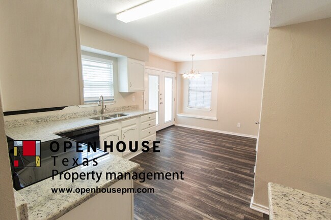 Building Photo - 4224 Huckleberry Dr, Fort Worth