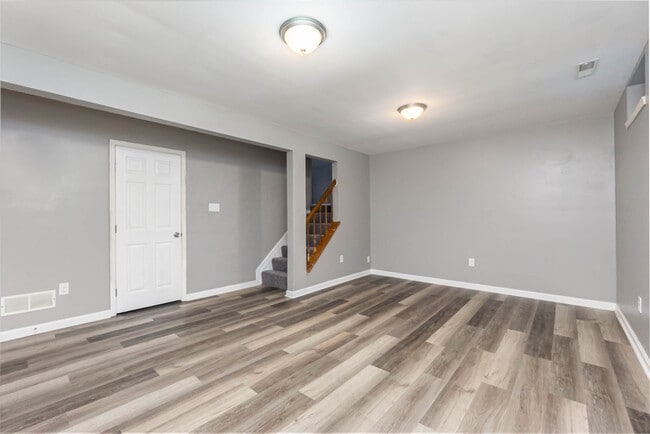 Building Photo - 324 Talbot Ct