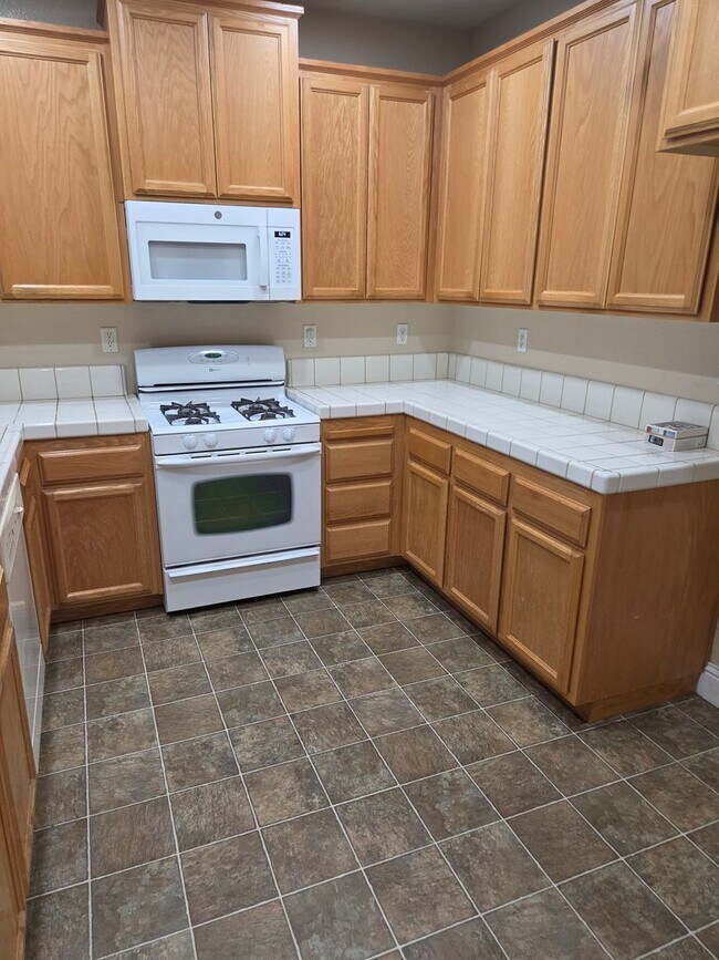 Foto del edificio - **Coming Soon**Comfortable 3 Bed, 2 Bath in Elk Grove