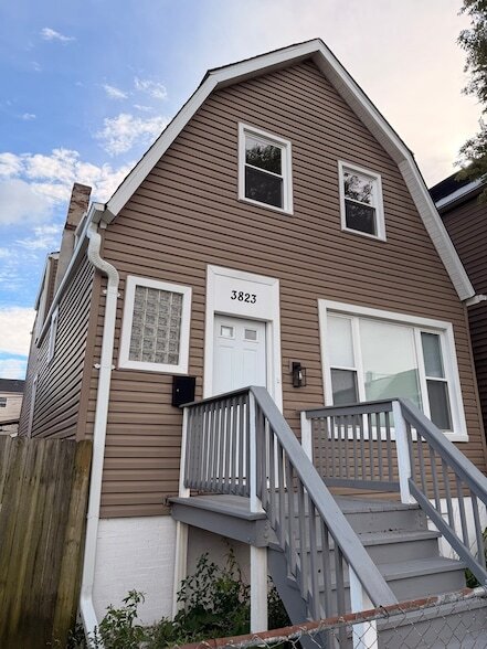 Foto del edificio - 3823 W Wabansia Ave