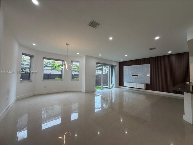 Foto del edificio - 8415 NW 108th Pl