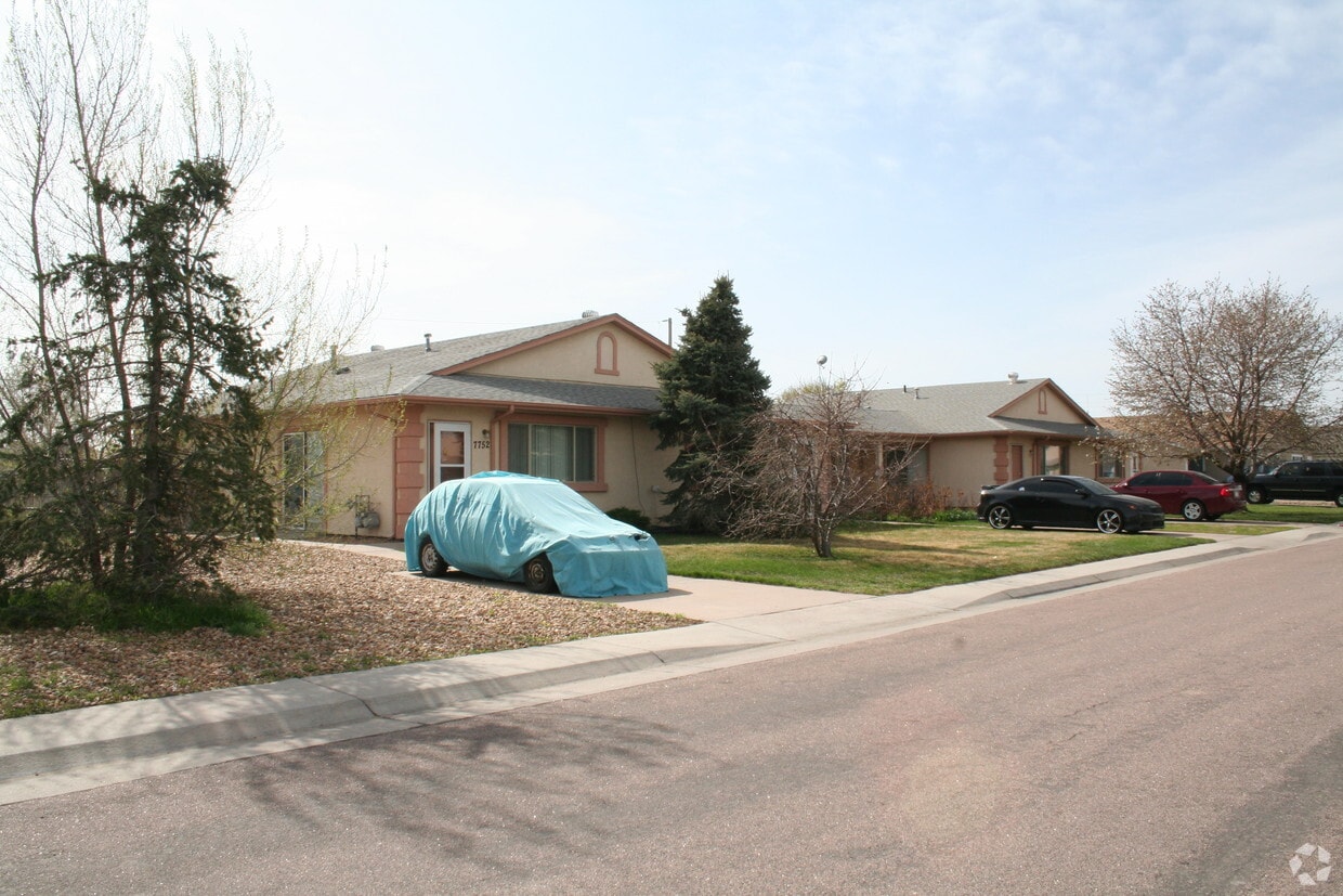 Primary Photo - 7740-7752 Idlewild St