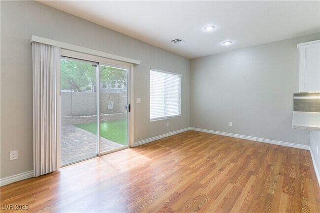 Foto del edificio - 270 Liberty Point Ct