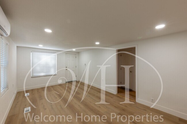 Building Photo - 3-Bedroom Home with Fenced Yard & Off-Stre...