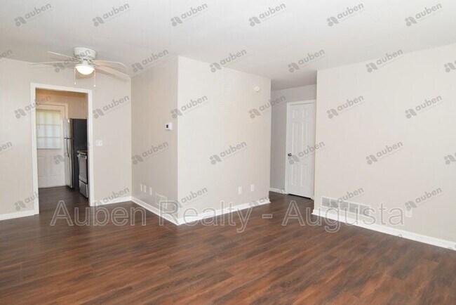 Foto del edificio - 1604 Johns Rd