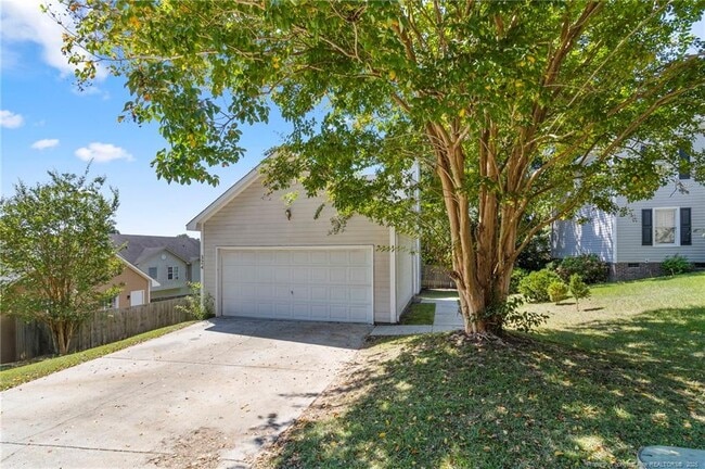 Foto del edificio - 324 Nettletree Ln