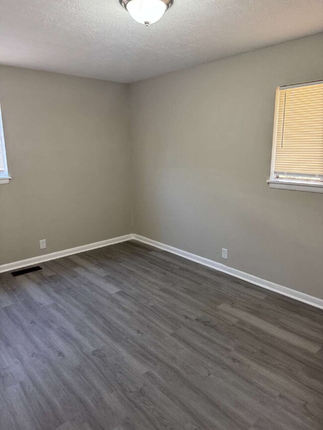 Foto del edificio - 120 Woodland Dr