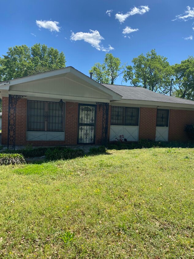Primary Photo - 3066 Tyler Rd