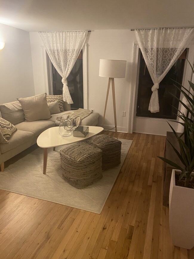 Living Room - 344 E 50th St