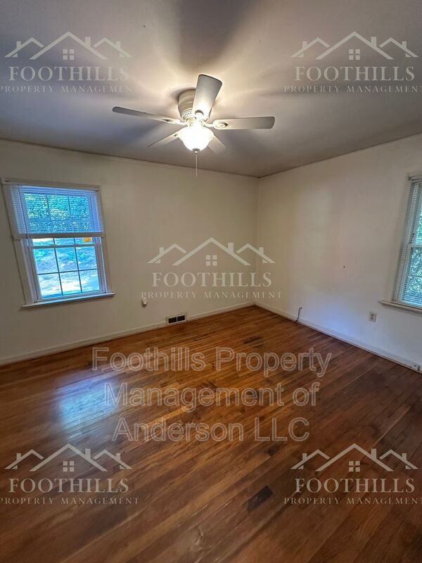 Foto del edificio - 2215 Bellview Rd