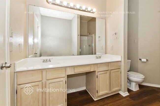 Foto del edificio - 1174 Lombard Ln