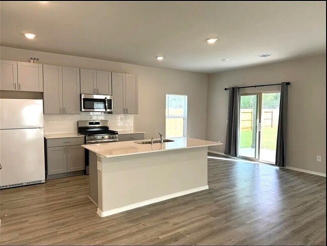 Building Photo - 707 Long Cedar Dr