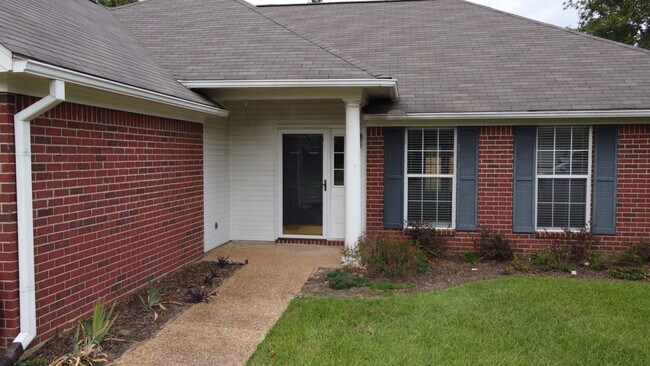 Building Photo - 526 Laurelwood Dr