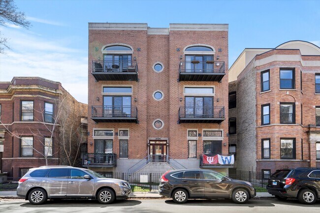 Building Photo - 3734 N Wilton Ave