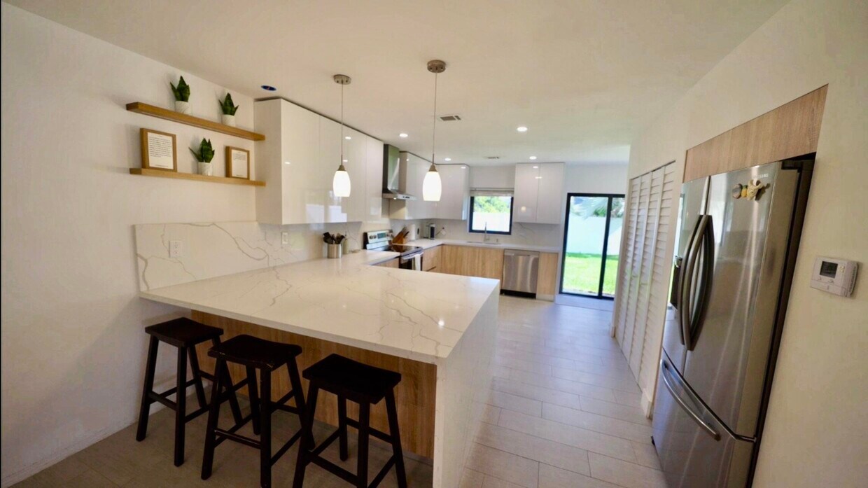Foto principal - 871 NE 27th Ave