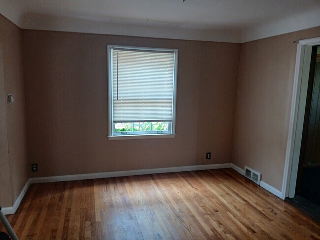 Foto del edificio - 14200 Stahelin Rd