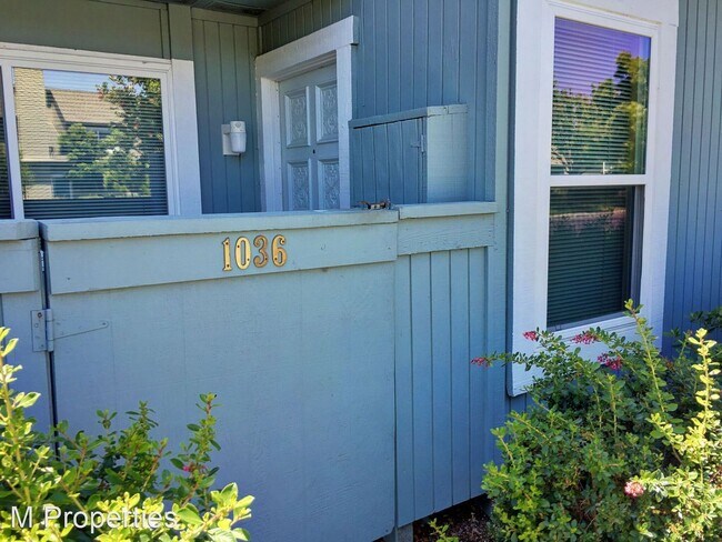 Building Photo - 2 br, 2.5 bath House - 1036 Grebe Street