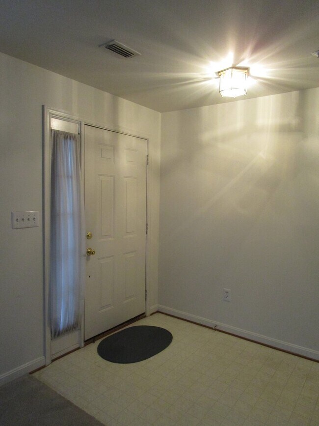 Foto del edificio - Beautiful 2 BR/ 2.5 BA Townhouse in Gaithe...
