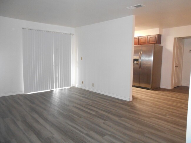 Building Photo - Charming 1 Bedroom Condo