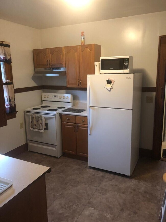 kitchen - 2212 E Main St
