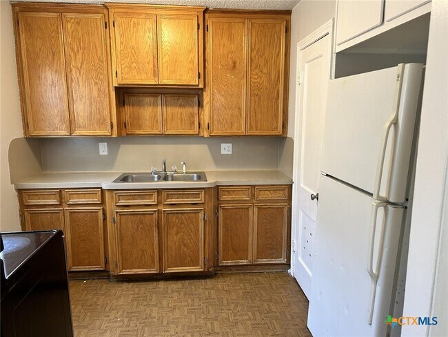 Building Photo - 807 Northside Dr