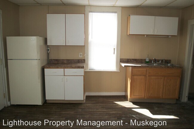 Building Photo - 2063 Estes St