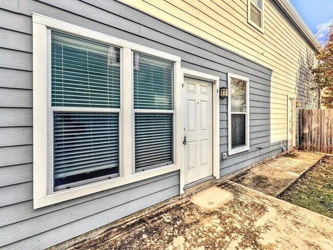 Foto del edificio - 338 trestle tree None #C C
