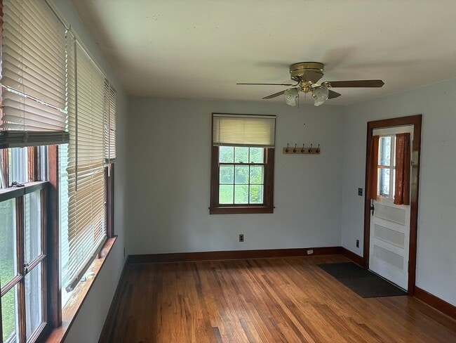 Building Photo - 360 Glenrose Ave
