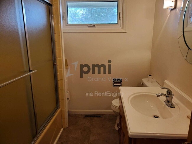 Building Photo - 3314 N Taylor Ave