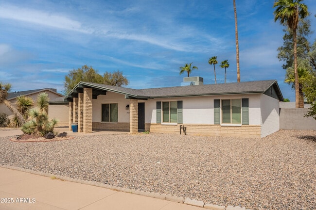 Foto del edificio - 3422 E Altadena Ave