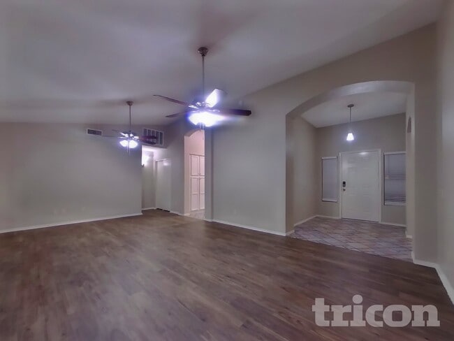 Building Photo - 8621 W Willow Ave