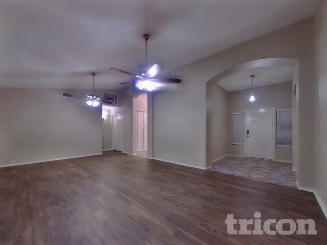 Foto del edificio - 8621 W Willow Ave