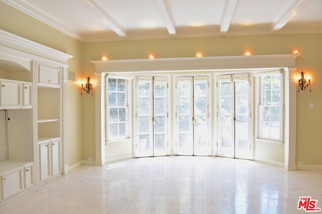 Foto del edificio - 623 N Beverly Dr