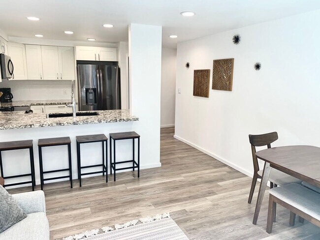 Foto del edificio - Fully Furnished Luxury Unit