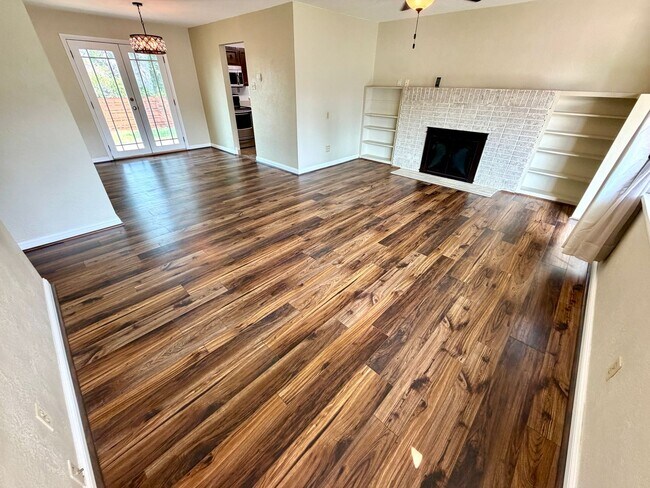 Building Photo - 1800 E 6th Ave