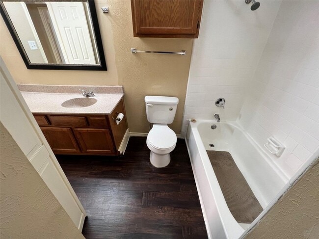 Building Photo - 9601 Forest Ln