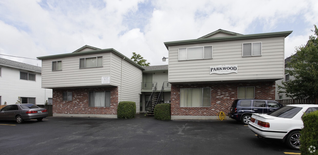 Primary Photo - Parkwood Apartments