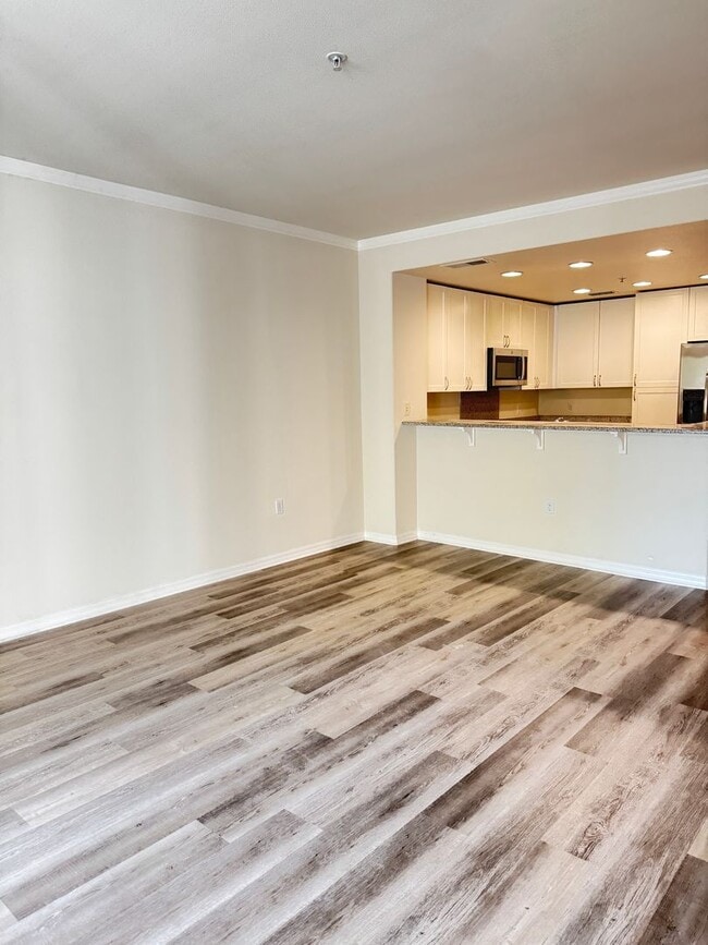 Building Photo - Large Santa Clara 1 Bedroom Condo in River...