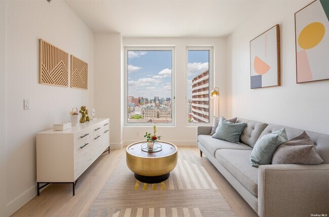 Foto del edificio - 136-18 Maple Ave