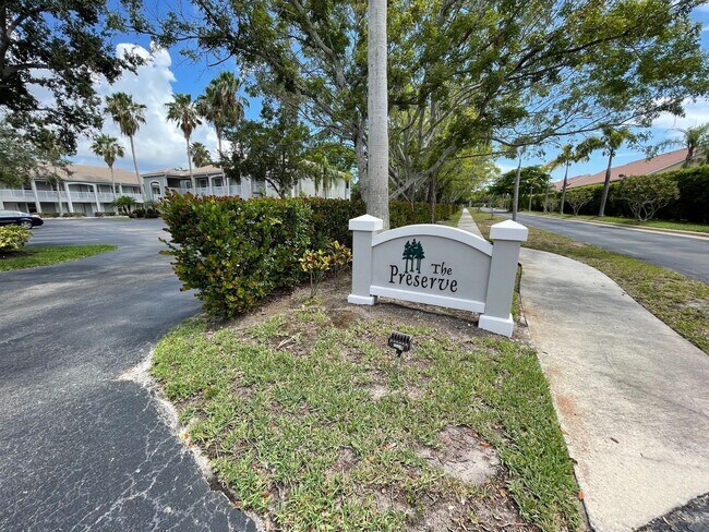 Foto del edificio - 3483 Lake Shore Dr. #323 - John