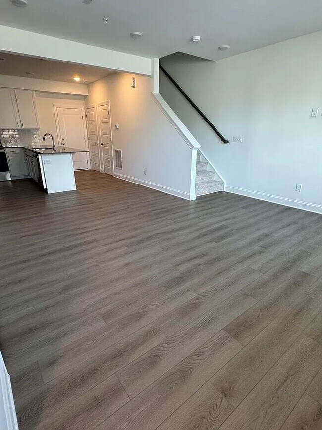 Foto del edificio - Stunning New Construction 3BD, 2.5BA Cary Townhome-Style Condo with a 1-Car Garage in a Prime Loc...