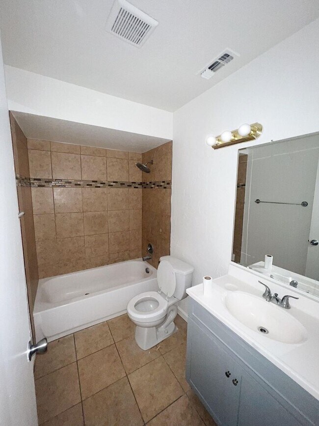 Building Photo - 3936-3938 Renick Way