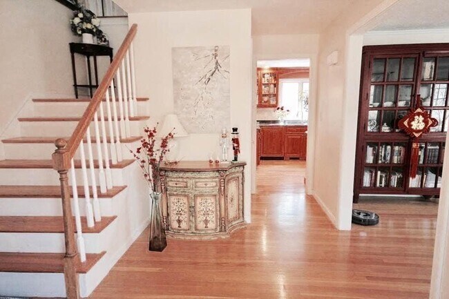 Building Photo - 25 Upson Rd