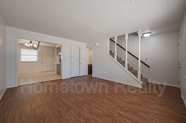 Building Photo - 2610 Elwood Dr