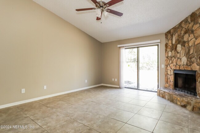 Foto del edificio - 1696 Sandy Hollow Loop