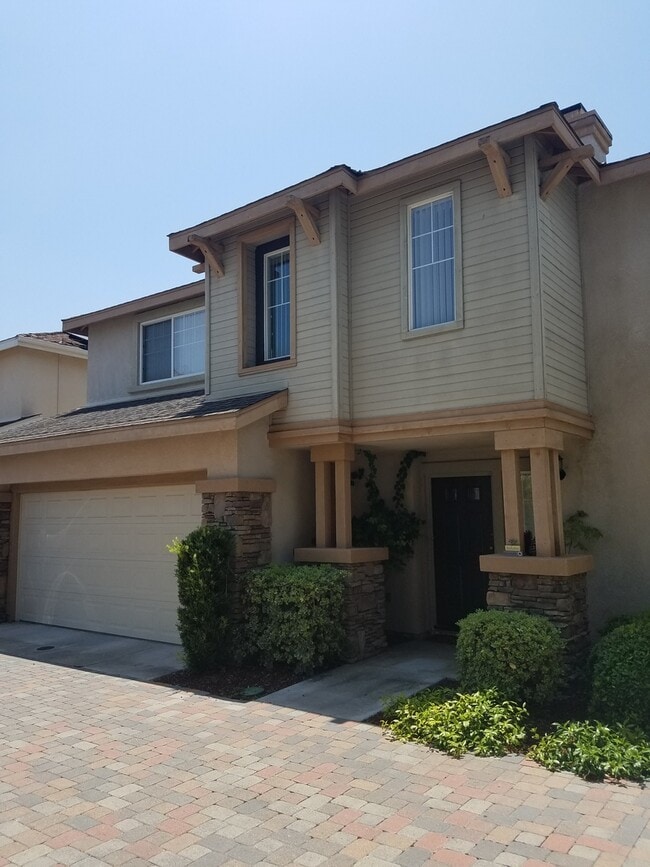 Building Photo - RECENTLY REDUCED!!! Beautiful Home in the Heart of it all. MUST SEE!